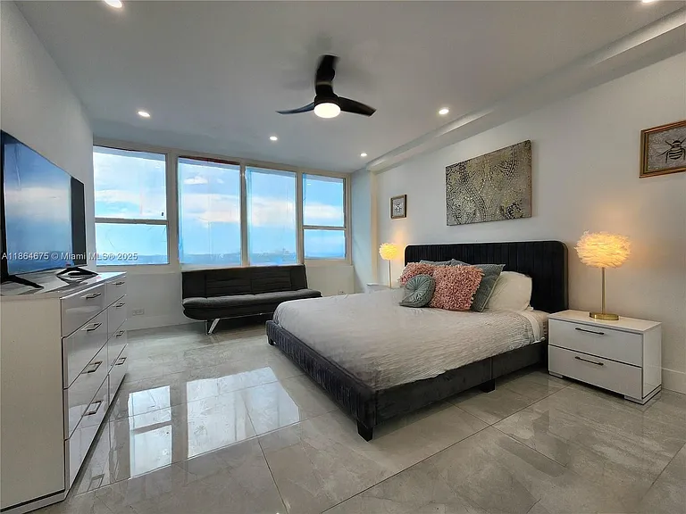 3505 S Ocean Dr #1502 — Photo 16