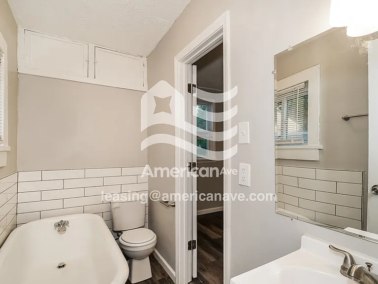 686301_008_main_bathroom_13868870.jpg