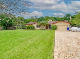 18611 SW 61st Ct, Southwest Ranches, FL 33332