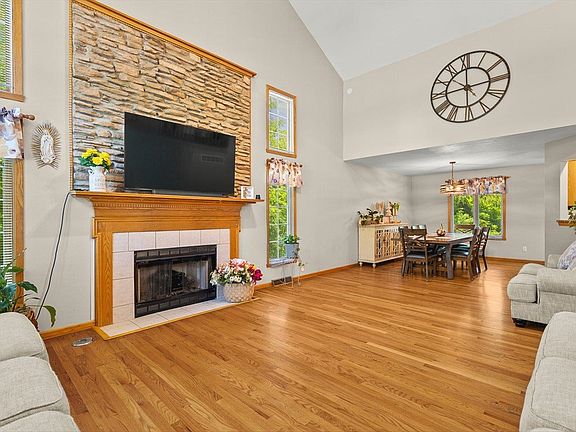 4th image of 3476 Valley Woods Dr