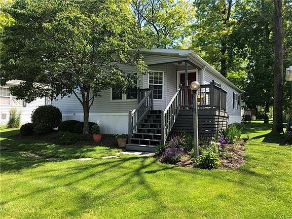 3rd image of 15 Woodsbluff Ct N
