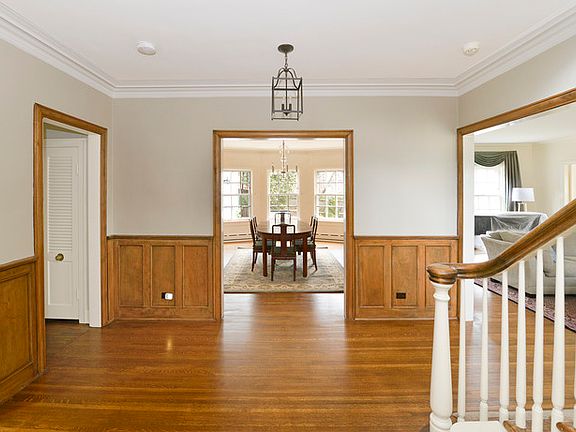 4th image of 635 Rosewood Ave