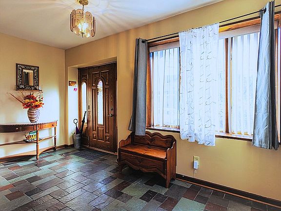 5th image of 181 Harrison Pl