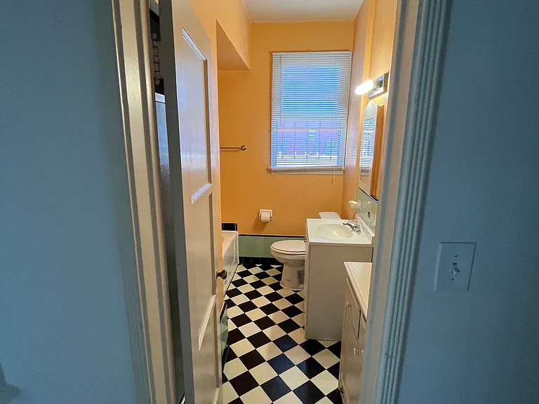 141 1/2 S Sweetzer Ave — Photo 34