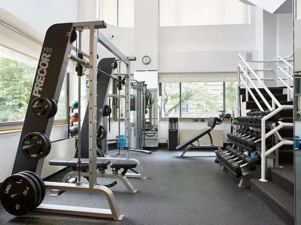 2000 Broadway image 18 of 20