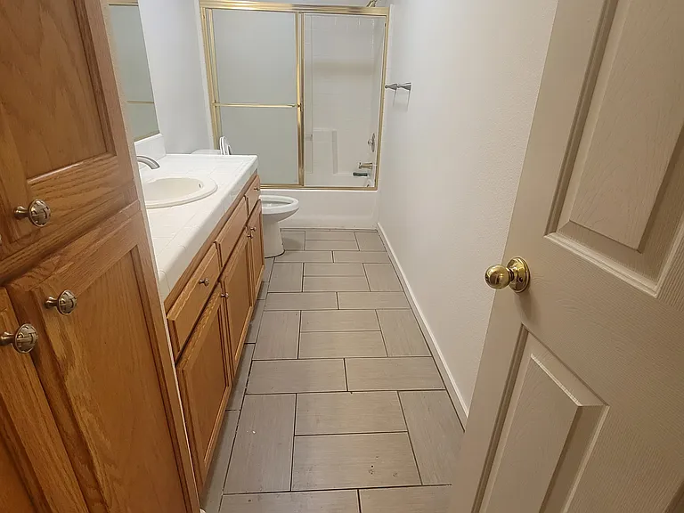 1033 Harbor Ct — Photo 8