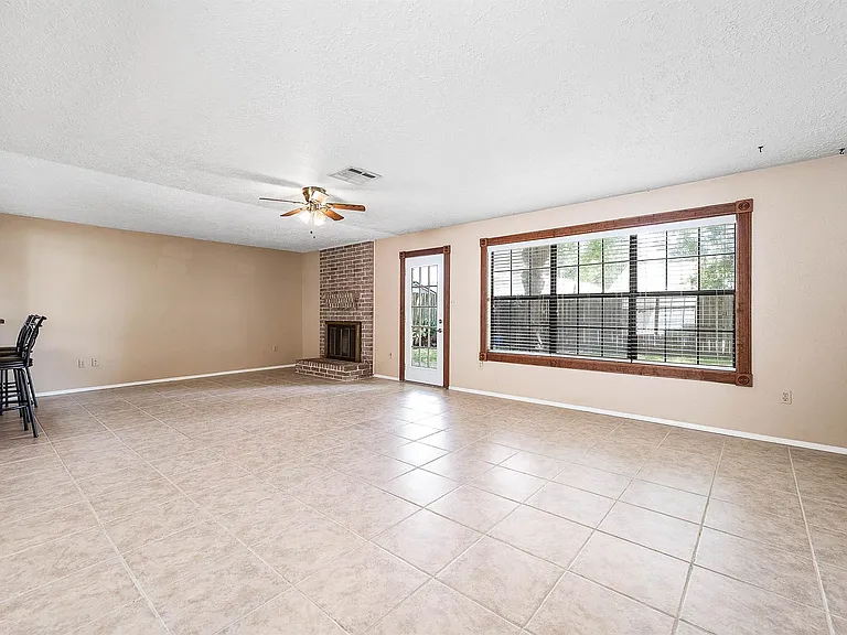 11210 Daybreak Ln — Photo 7