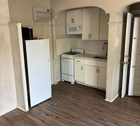 5th image of 4960 Chestnut St #1F