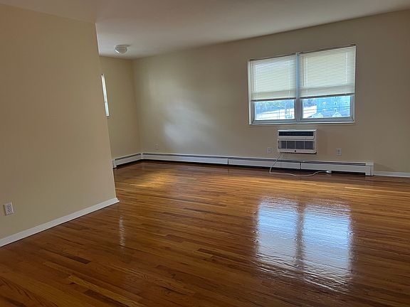 Living room/Dining area