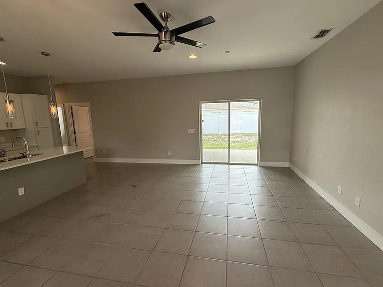 105 Zinnia Ln — Photo 6