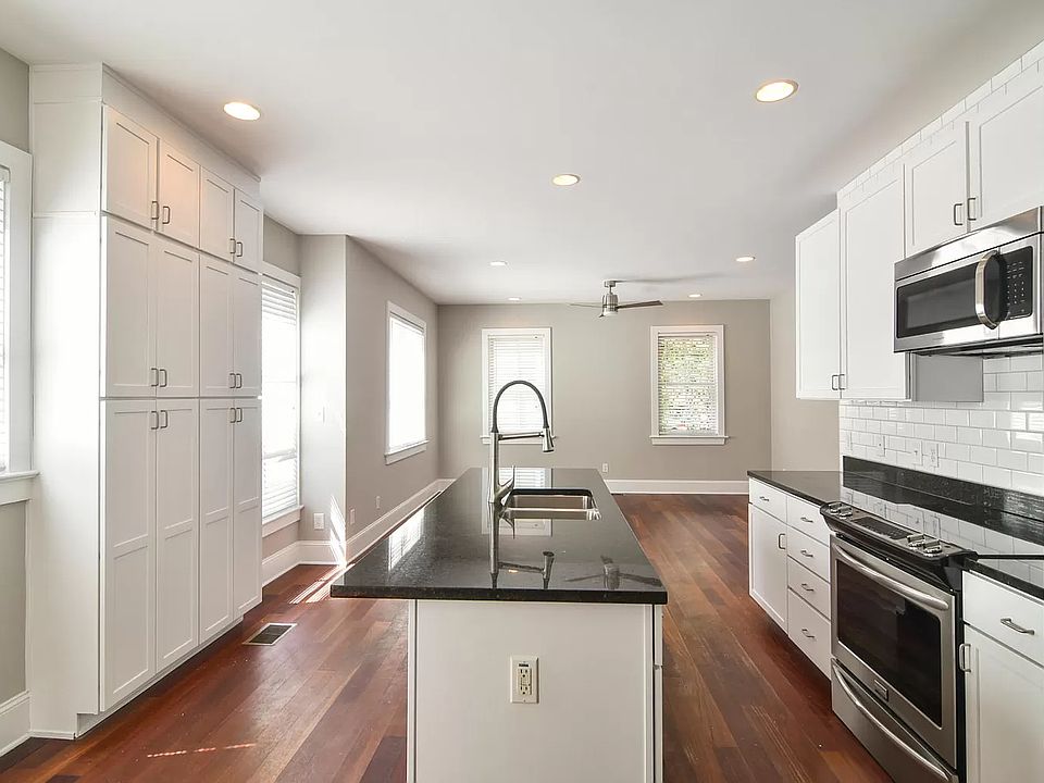 Open kitchen living at entrance, bottom level