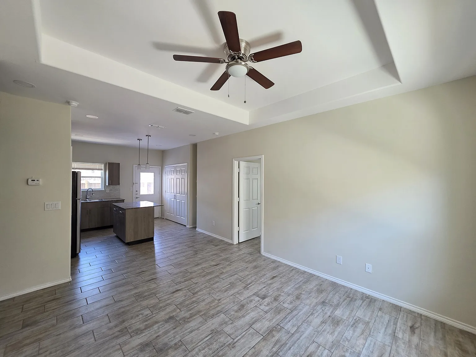 5005 N Hiawatha Dr — Photo 1