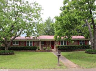 901 Stewart St, Atlanta, TX 75551