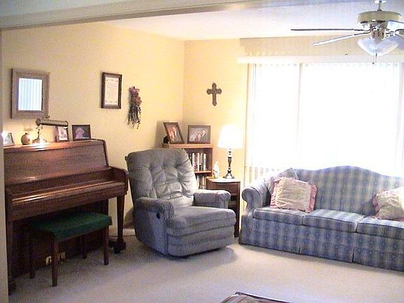 5th image of 20 Fairford Cir