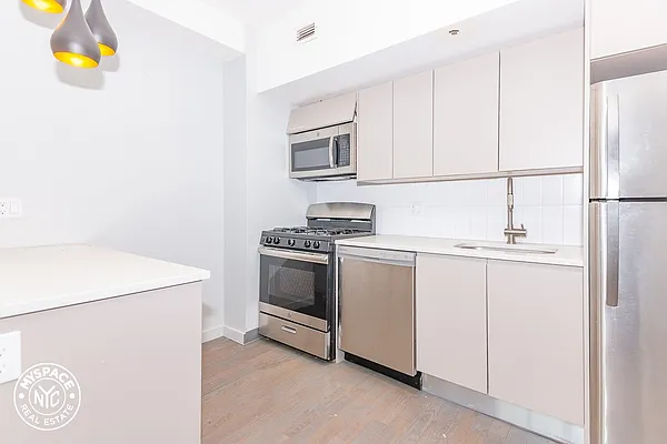 Rented by MySpaceNYC | media 67