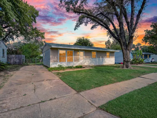 440 W 7th St, Haysville, KS 67060