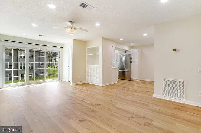 3 bed, 1123 sqft, $2,695 — Photo 2