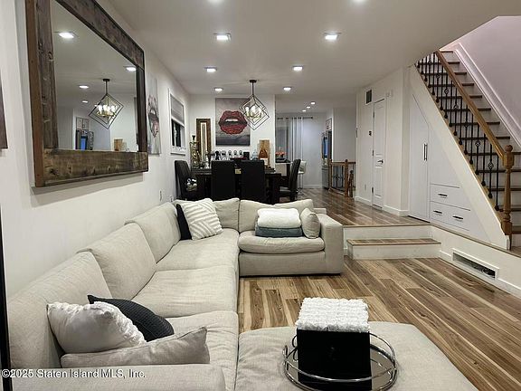 3rd image of 147 Vassar St