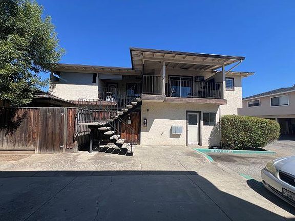 3rd image of 880 Canfield Ct