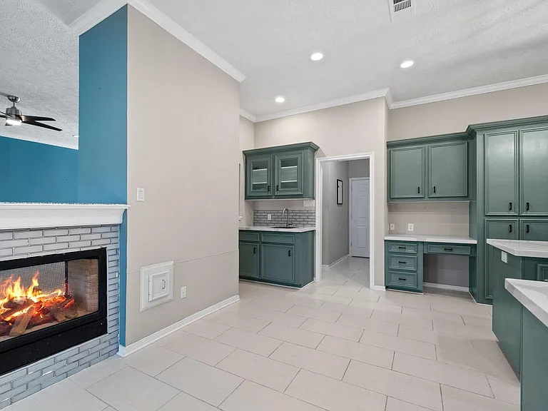 118 Hillsborough Dr W — Photo 7