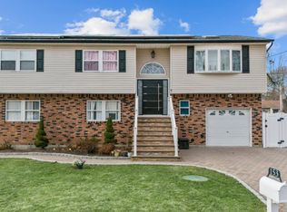 153 N Arizona Rd, West Babylon, NY 11704