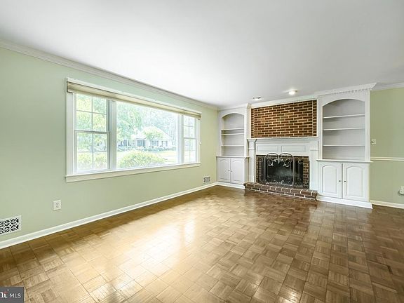 5th image of 10 Saint Andrews Rd
