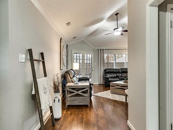 5th image of 3701 Drakestone Ave