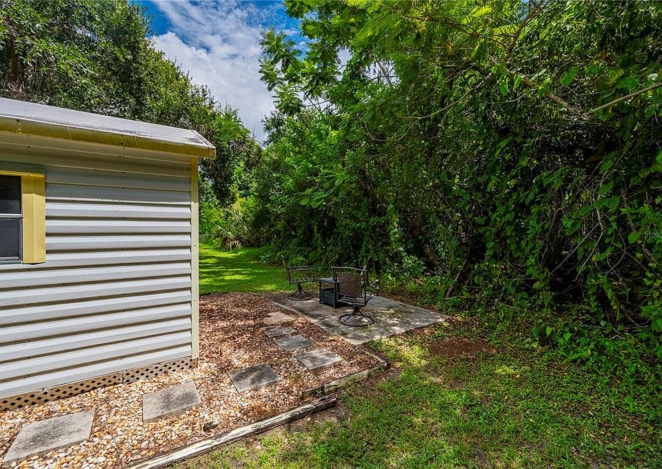 34th image of 809 BURLAND STREET
