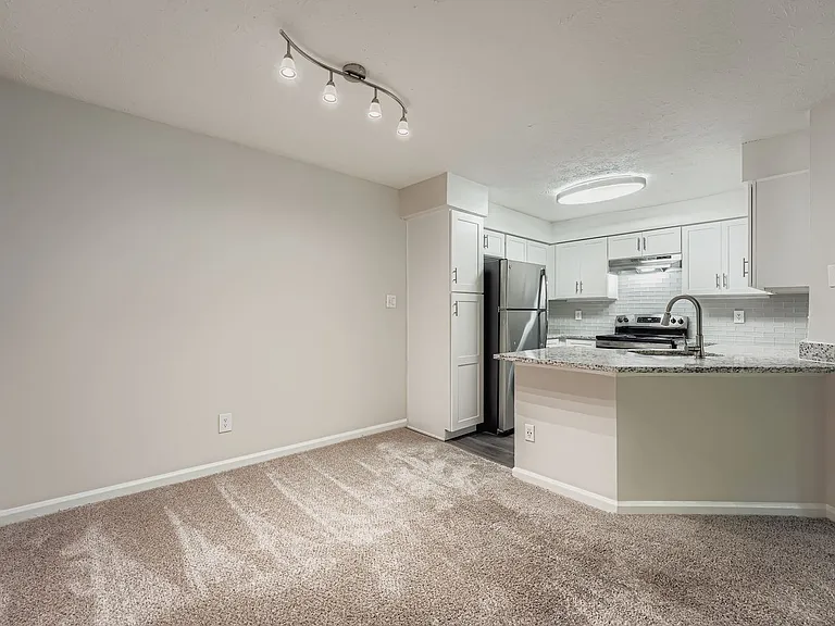 2200 Big Creek Apartments — Photo 21