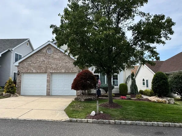 7 Sherwood Dr, Monroe Township, NJ 08831