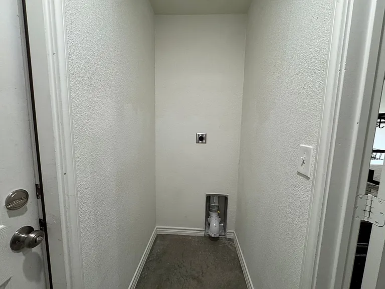 6115 Amelia Earhart Blvd — Photo 10