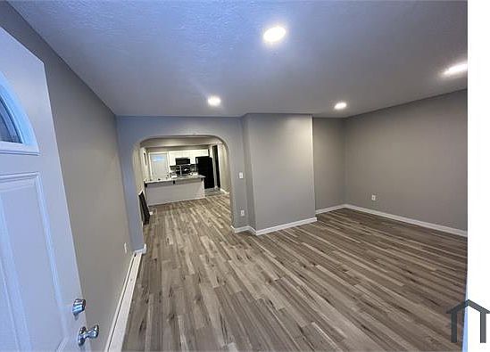 5th image of 192 Belvidere Ave