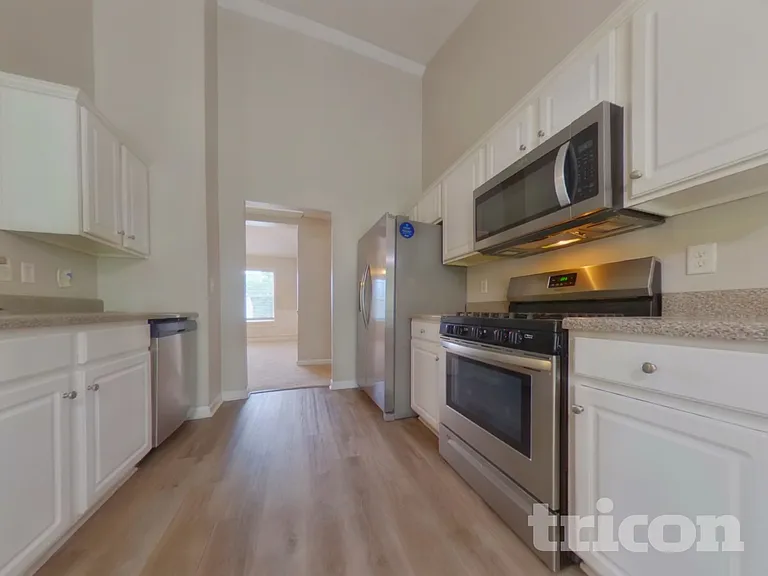 611 Hemlock Ct — Photo 5