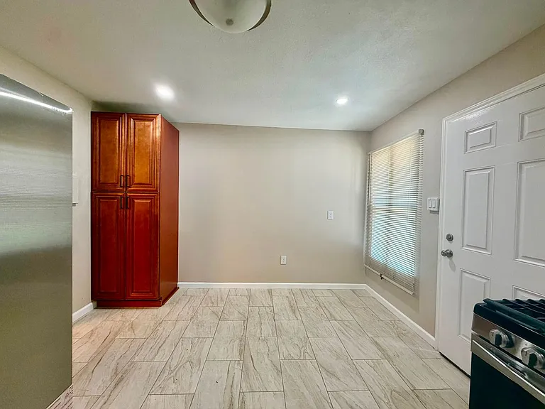 302 Ryan Dr — Photo 10