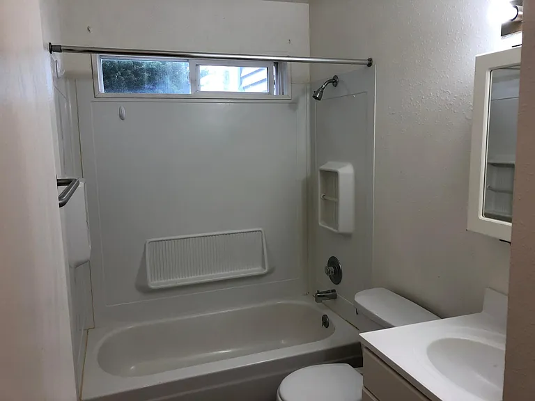 921 SE Klemgard St #E1 — Photo 5