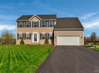 6693 Dublin Ln, Lockport, NY 14094