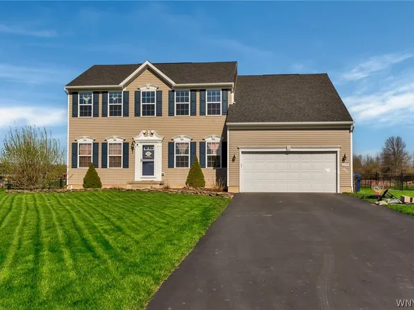 6693 Dublin Ln, Lockport, NY 14094