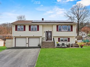 24 Pleasant Dr, Highland Mills, NY 10930