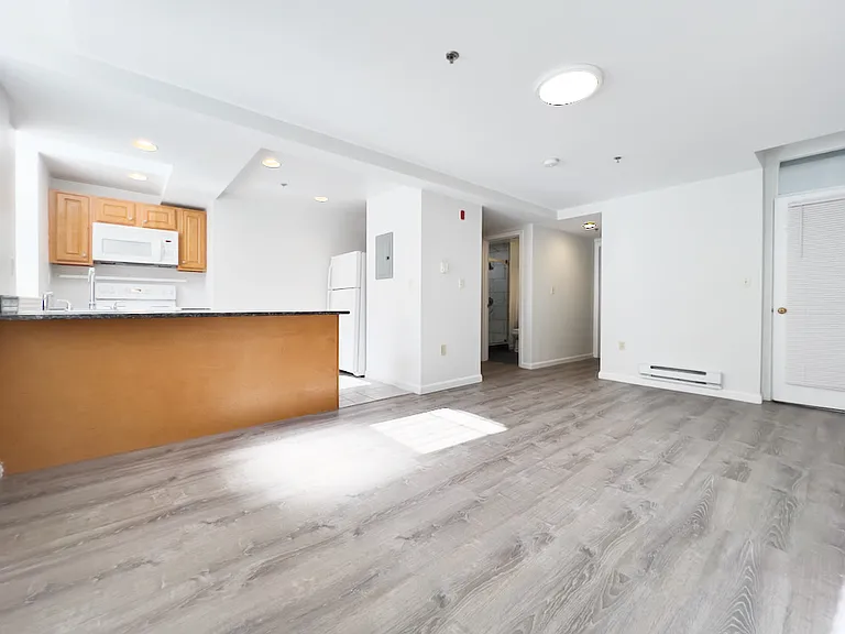 32 Queensberry St #5 — Photo 8