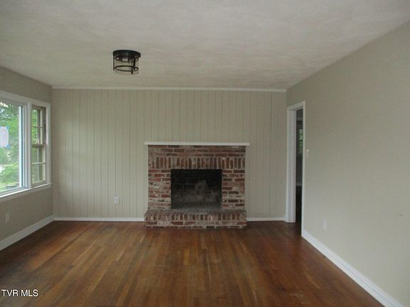 2nd image of 206 Cloverdale Pl