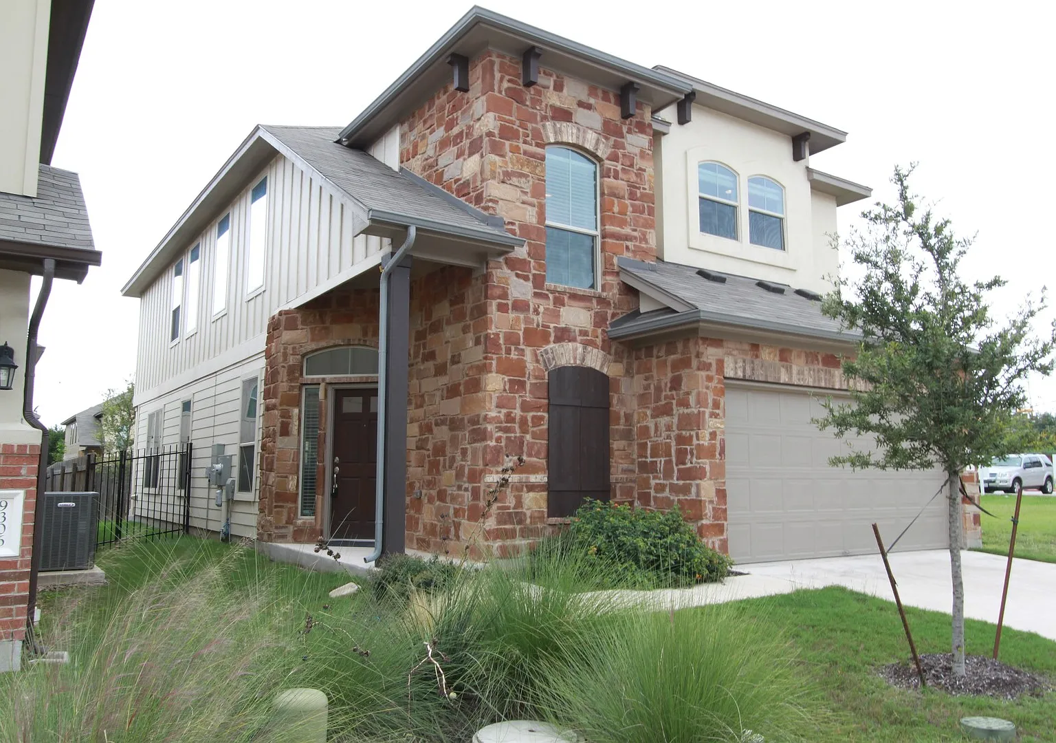Comfort & Convenience in the Heart of South Austin — Photo 2