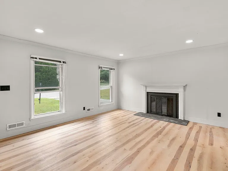 577 Brook Rd — Photo 10
