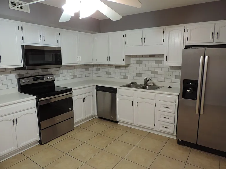 8807 Hunter Ridge Dr — Photo 13