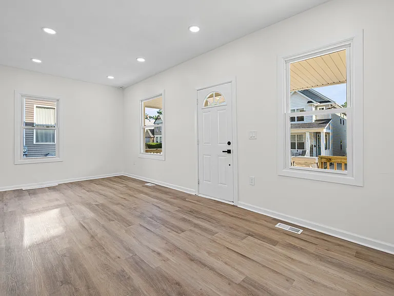12028 Wade Park Ave — Photo 7