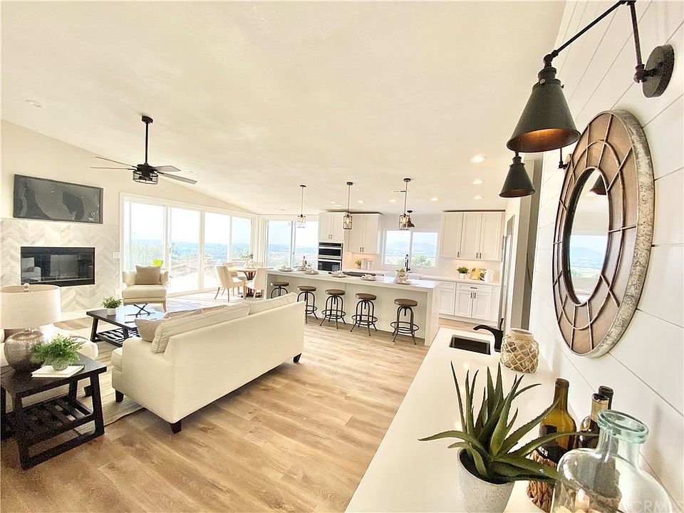 1st image of 37645 Via De Los Arboles