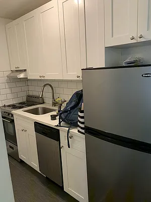 Rented by Salon Realty Corp | media 10