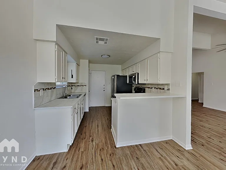 15831 Pryor Dr — Photo 5