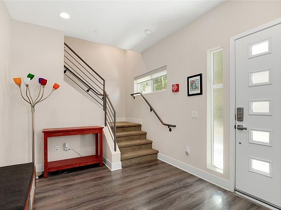 3rd image of 2753 Waverly Dr APT 201