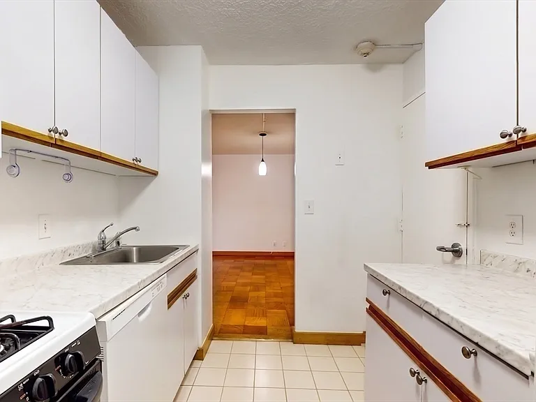 99 Pond Ave #514 — Photo 5