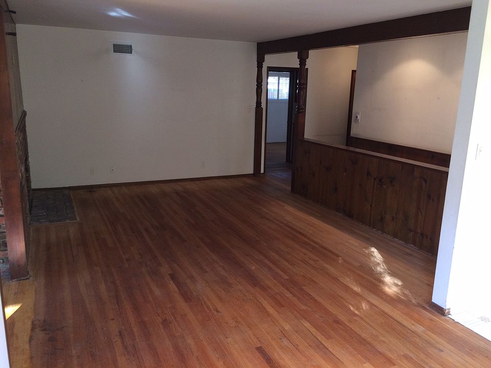1st image of 12744 Weddington St